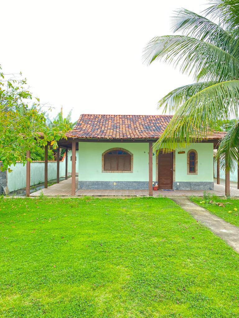 Casa à venda no centro de Praia Seca