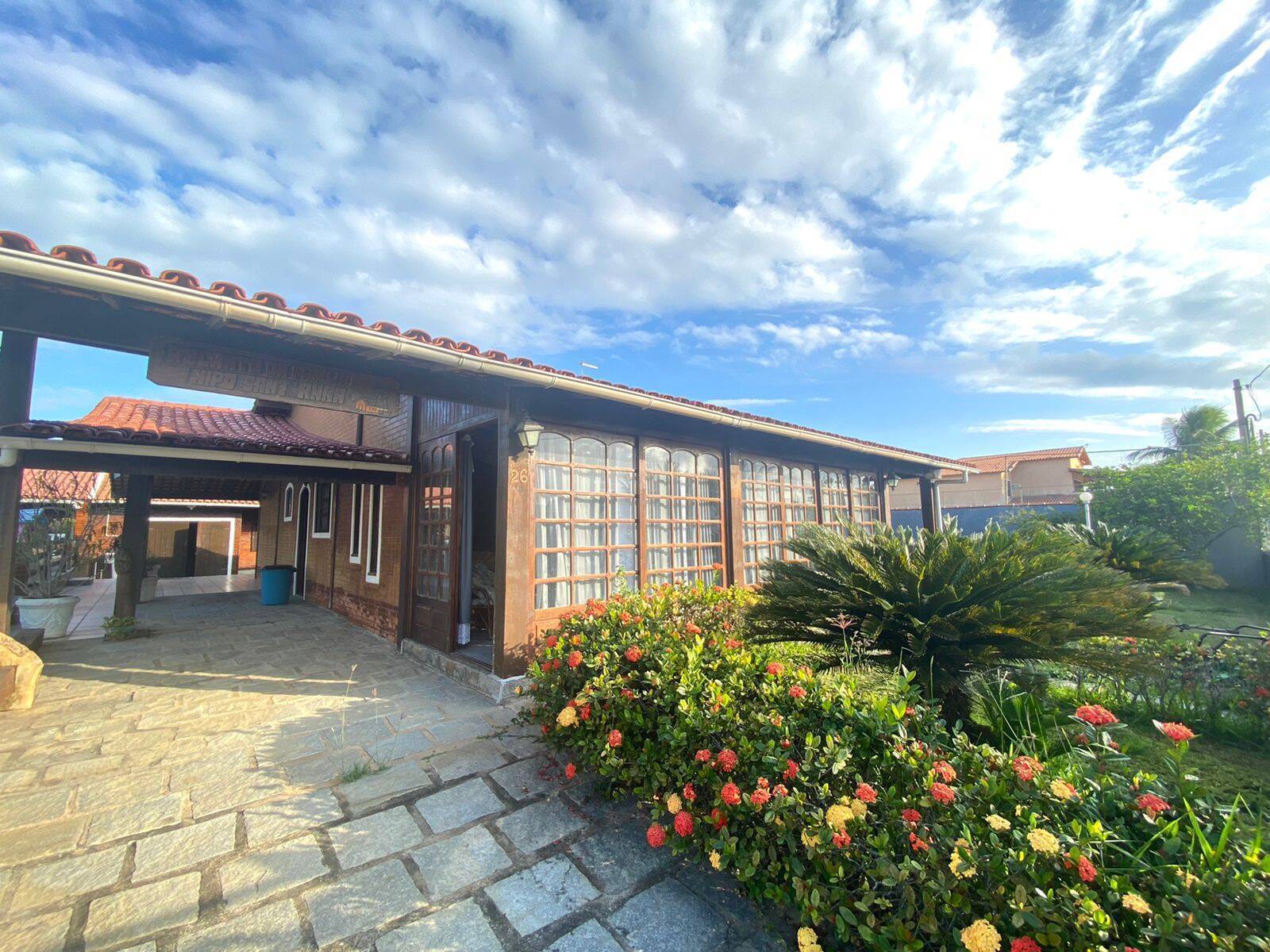 Excelente casa em condomínio no centro de Praia Seca