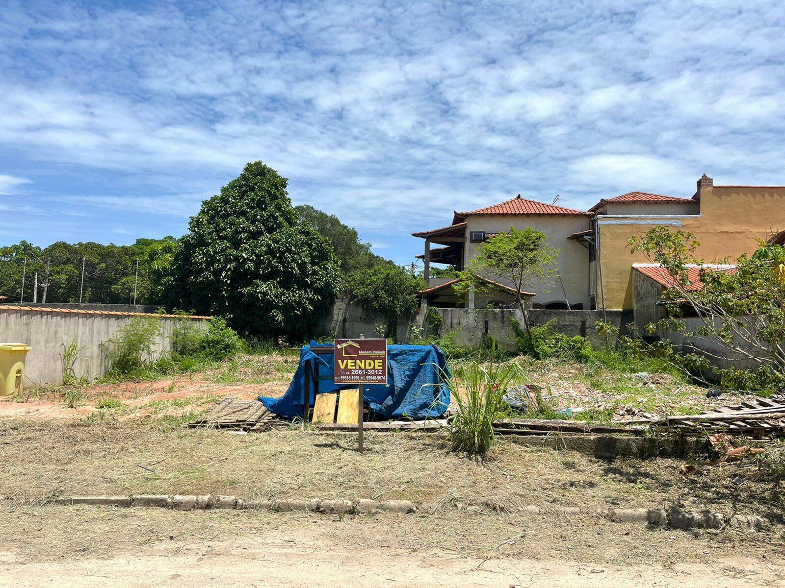 Excelente terreno totalmente plano em condomínio no centro de Praia Seca