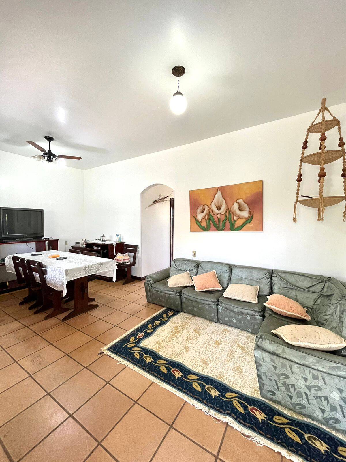 Casa à venda com 4 quartos, 600m² - Foto 2