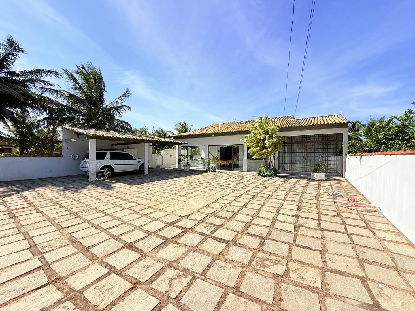 Ótima casa com excelente espaço no centro de Praia Seca próxima à lagoa