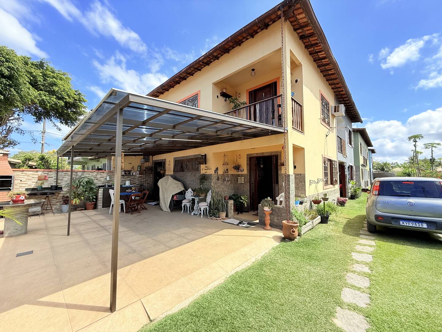 Ótima casa duplex com excelente localização à poucos metros da lagoa