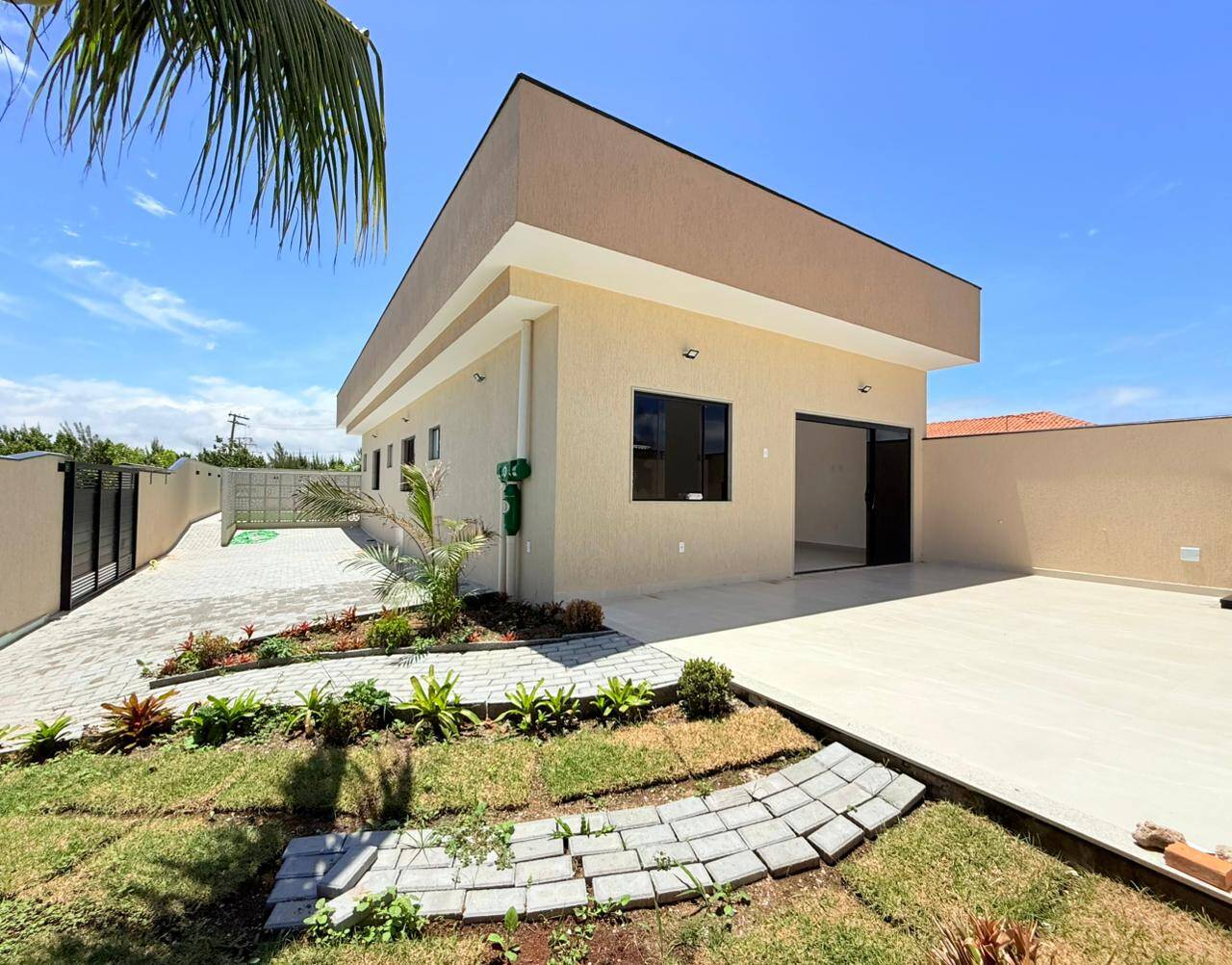 Maravilhosa casa com piscina em condomínio fechado no centro de Praia Seca
