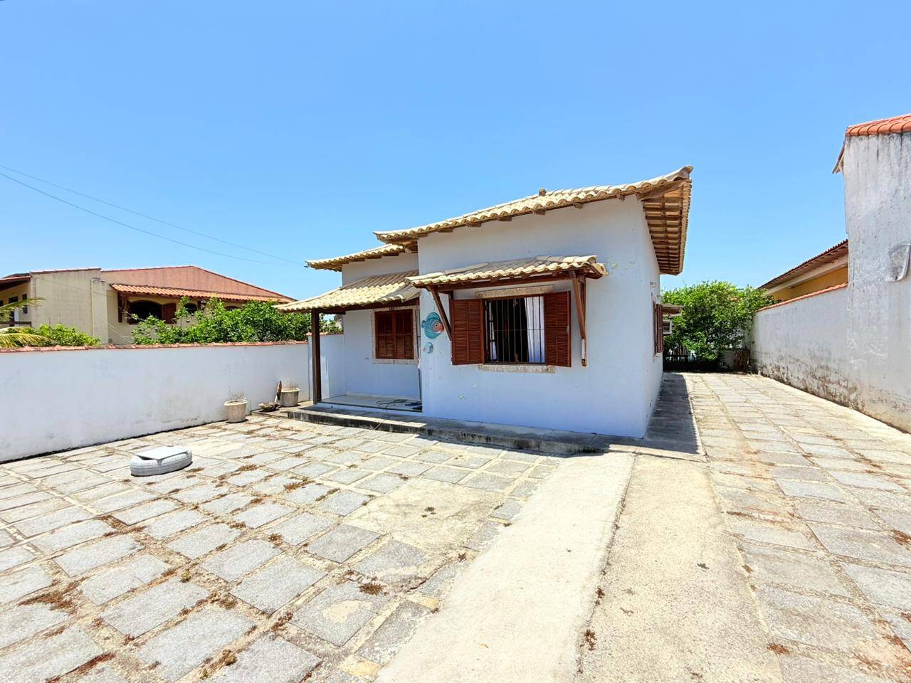 Ótima casa com piscina a poucos metros do mar em Praia Seca
