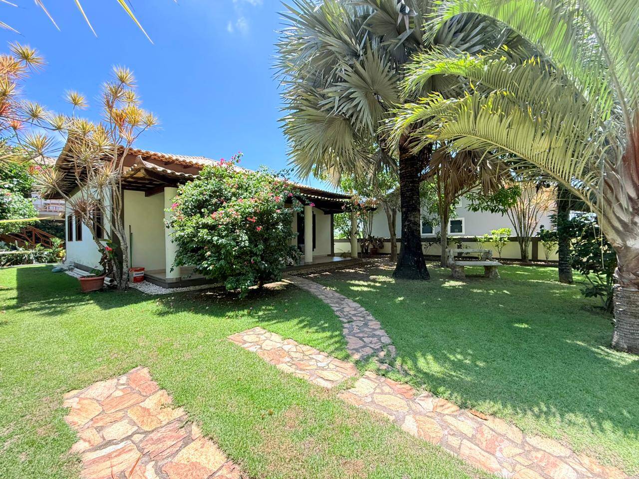 Belíssima casa com piscina e área gourmet próxima ao mar em Praia Seca