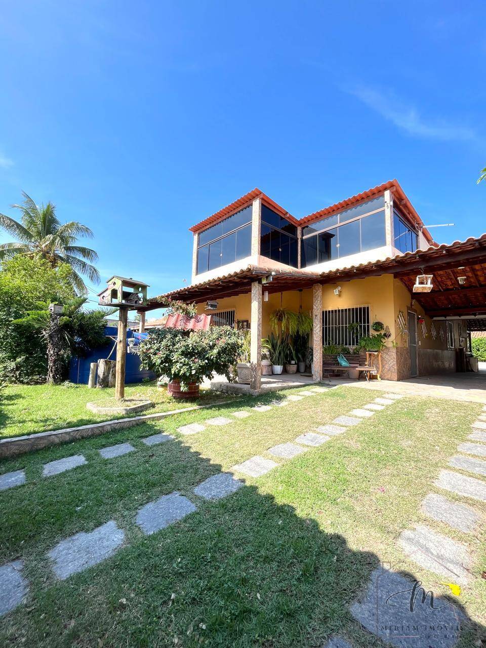 Casa à venda com 3 quartos, 236m² - Foto 1