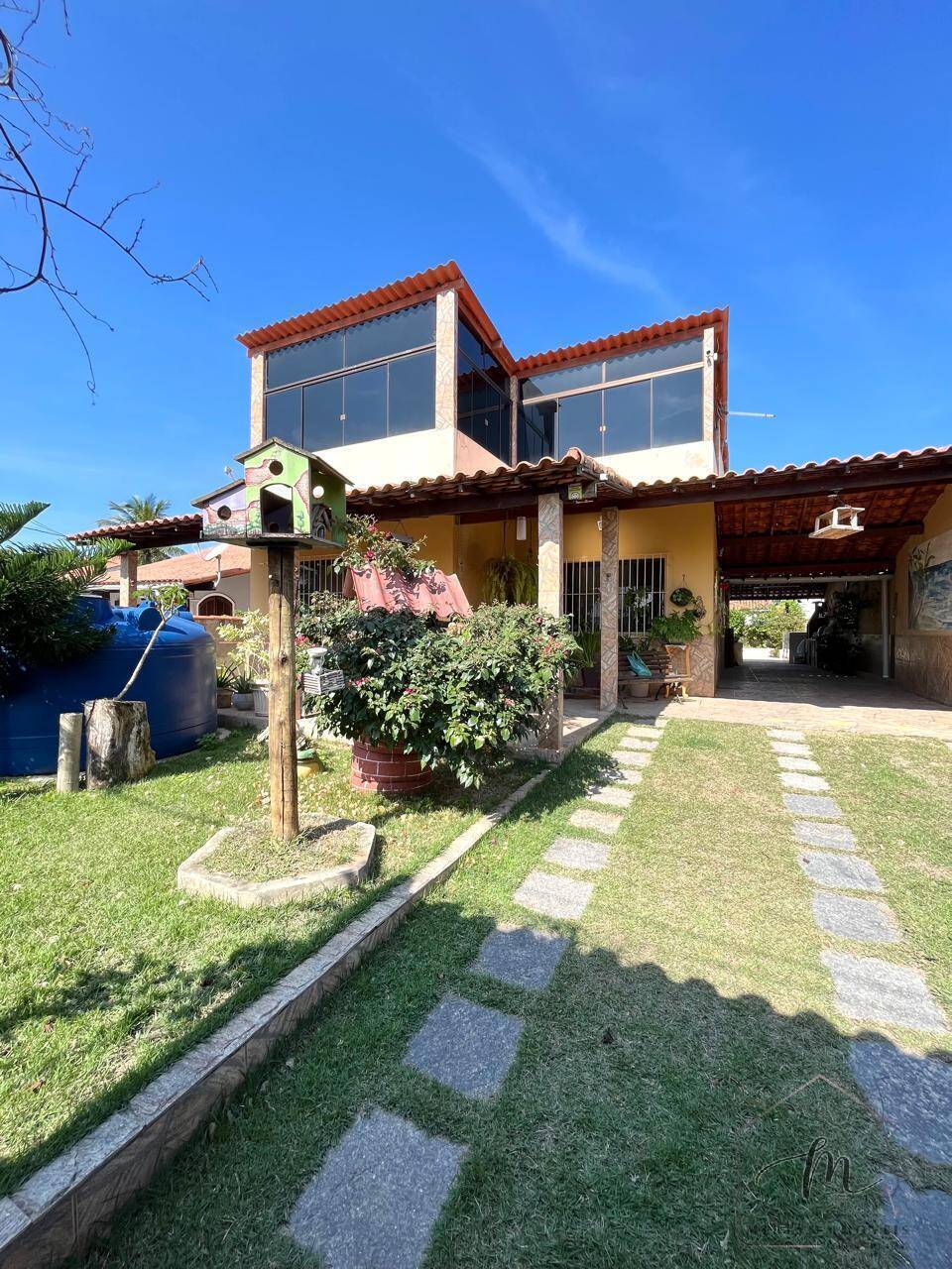 Casa à venda com 3 quartos, 236m² - Foto 2