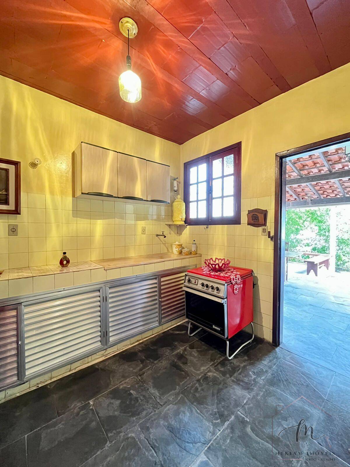 Casa à venda com 6 quartos, 140m² - Foto 11