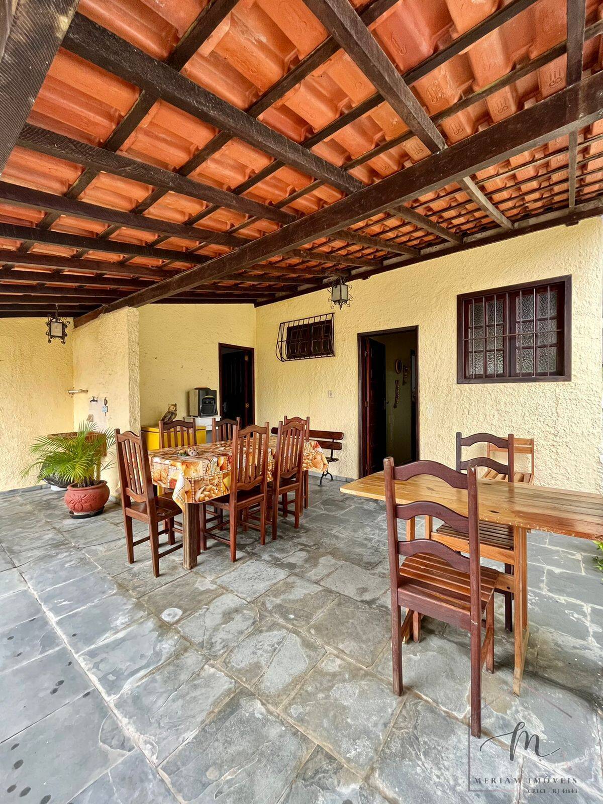 Casa à venda com 6 quartos, 140m² - Foto 26