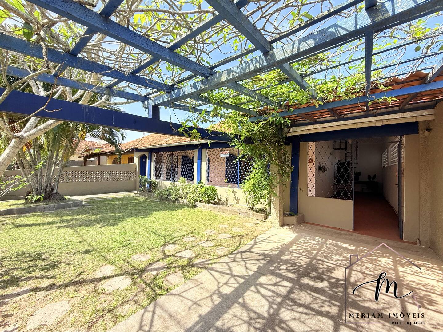 Casa à venda com 4 quartos, 203m² - Foto 2